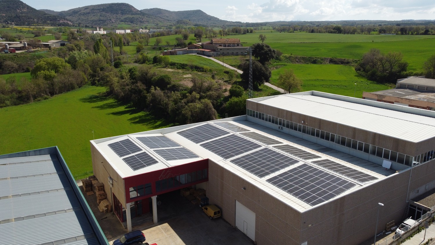 instal·lació fotovoltaica d’autoconsum amb compensació d’execedents